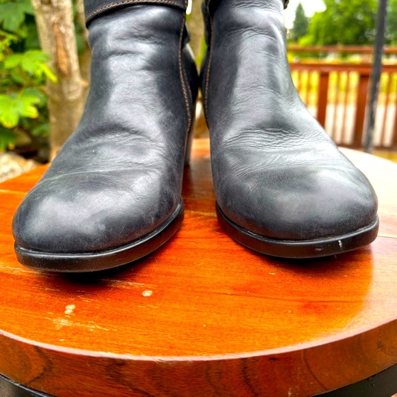 BOC size 8.5 Black Leather Ankle Boots with Buckle Strap and Block Heel - Picture 4 of 9